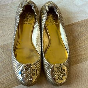 Tory Burch Reva gold embossed ballet flat with Logo